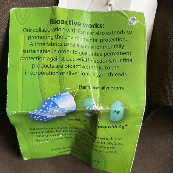 LL BEAN comfort cycling skort.   Size medium.  NWT.  Chocolate brown coloured. - Picture 4 of 5